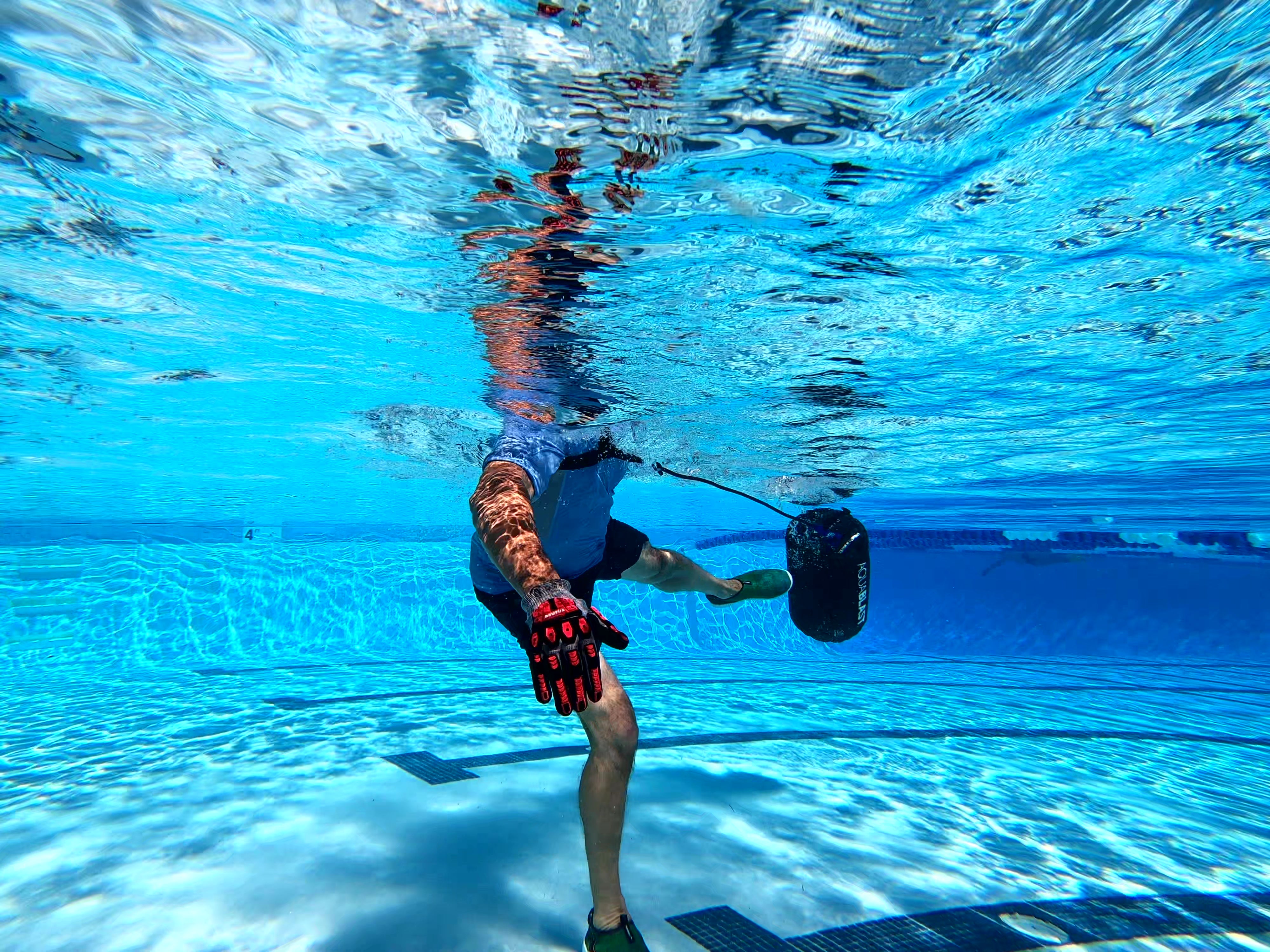 AquaBLAST pool fitness bag and help athetes overcome exercise fatigue 