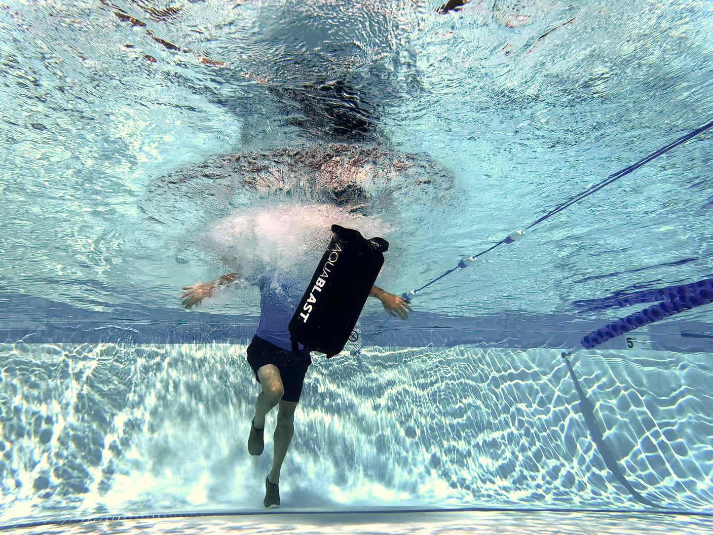 Push AquaBLAST through the water and feel the intensity of aquatic fitness 