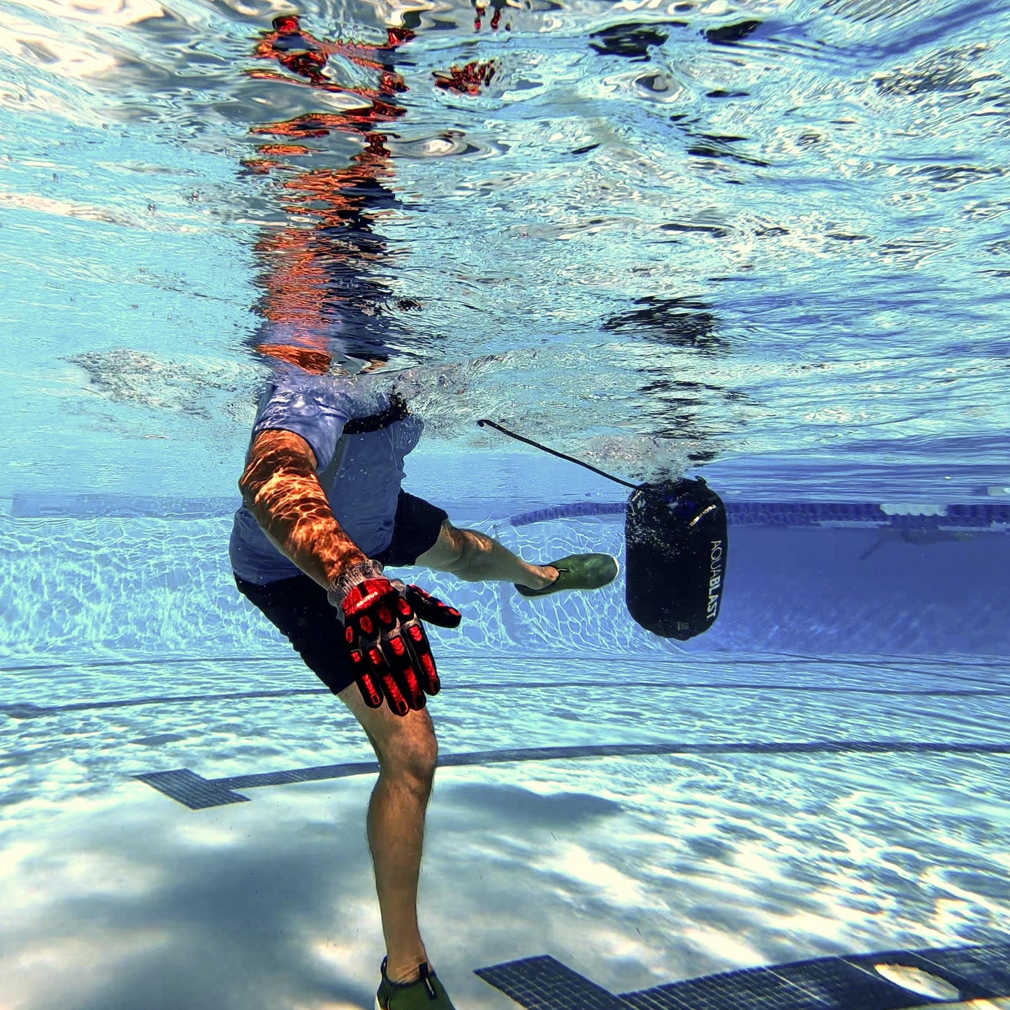 AquaBLAST Harness - push, punch and kickboxing in the pool